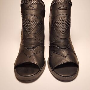 David Aaron "Carleigh" boots 7.5